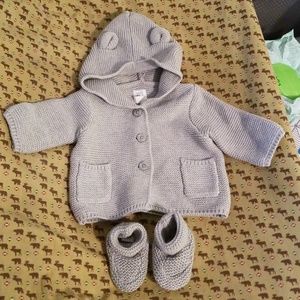 Knit sweater w/matching boots